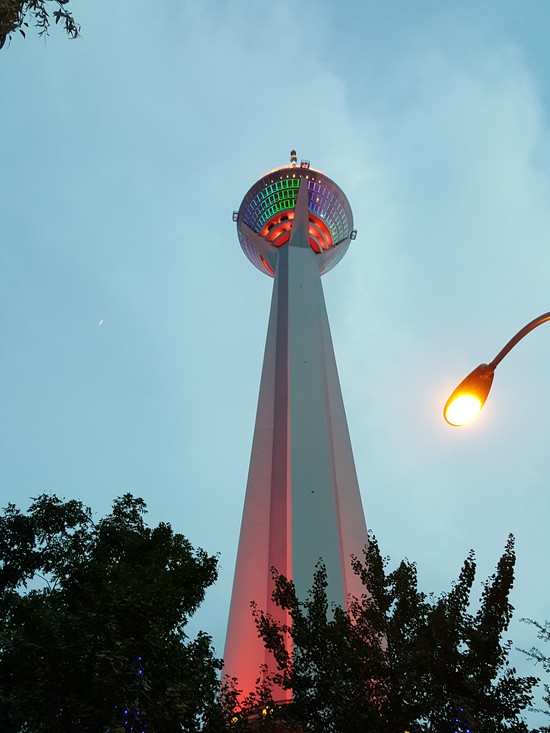 奋进的步伐：从变革中来 到变革中去(图1)